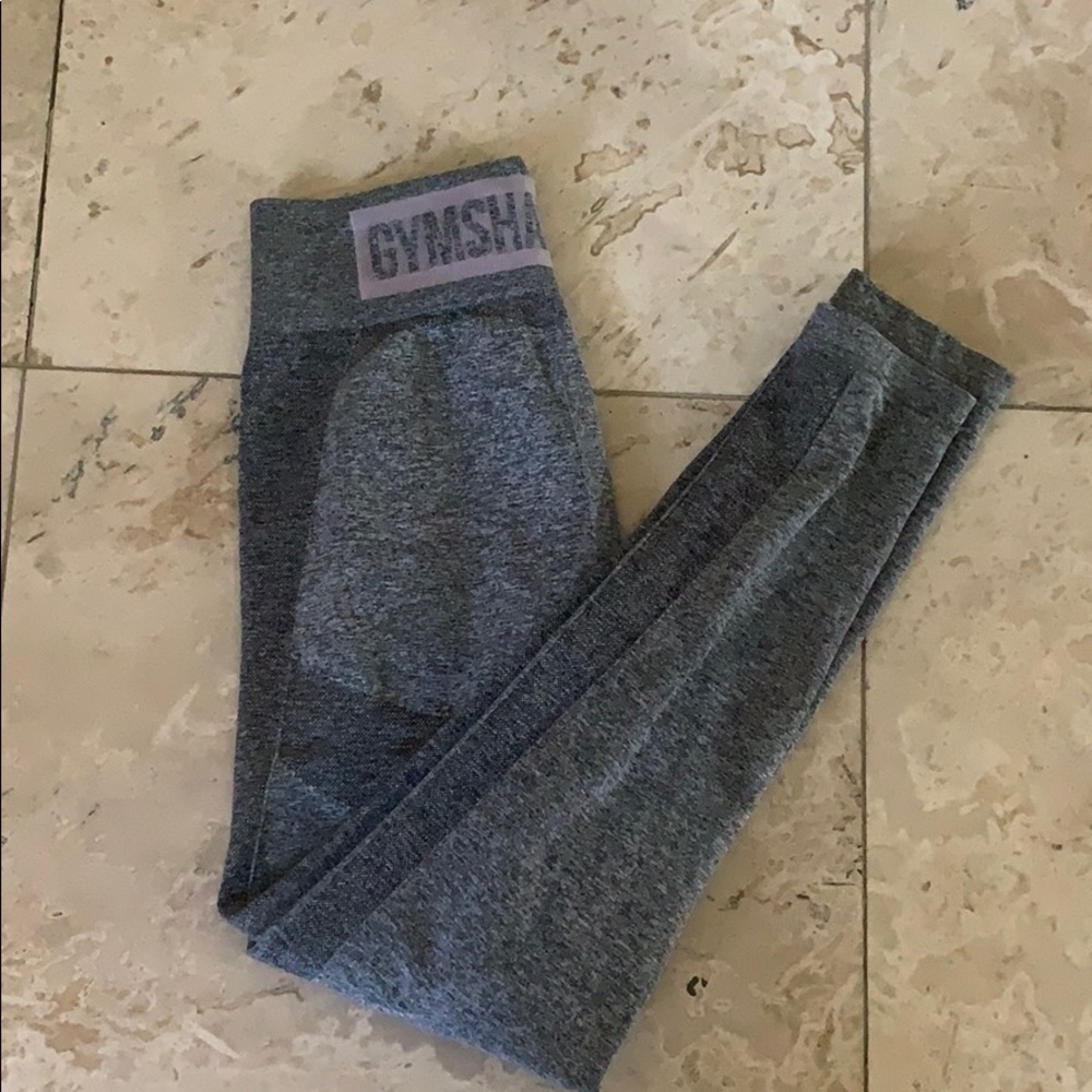 Gym shark leggings